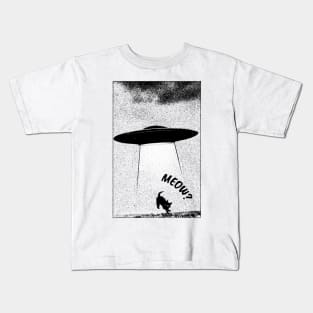 UFO kidnaps a cat Kids T-Shirt